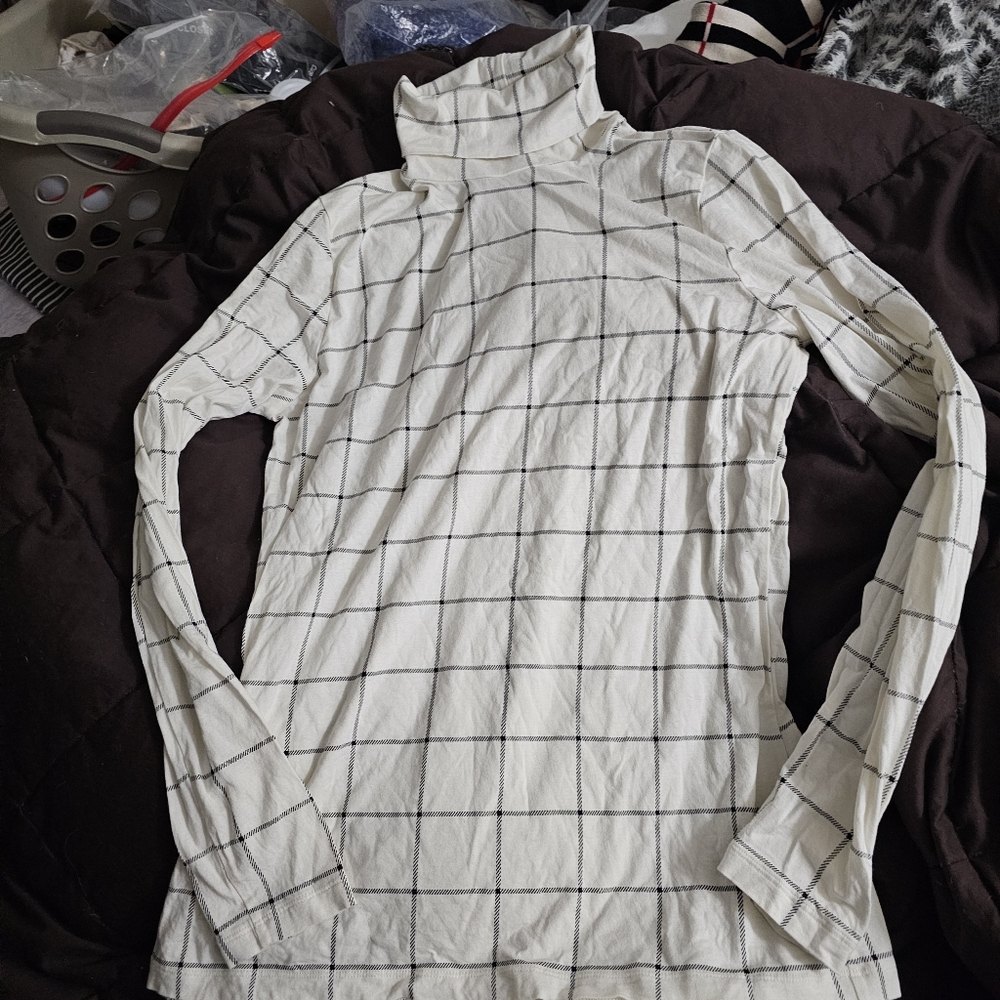 Lands' End M Tall White and Black Turtleneck Top